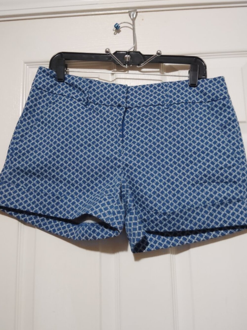New York & Company vacation Women's Blue Geometric Print Shorts Size 8.Cotton - Picture 2 of 4